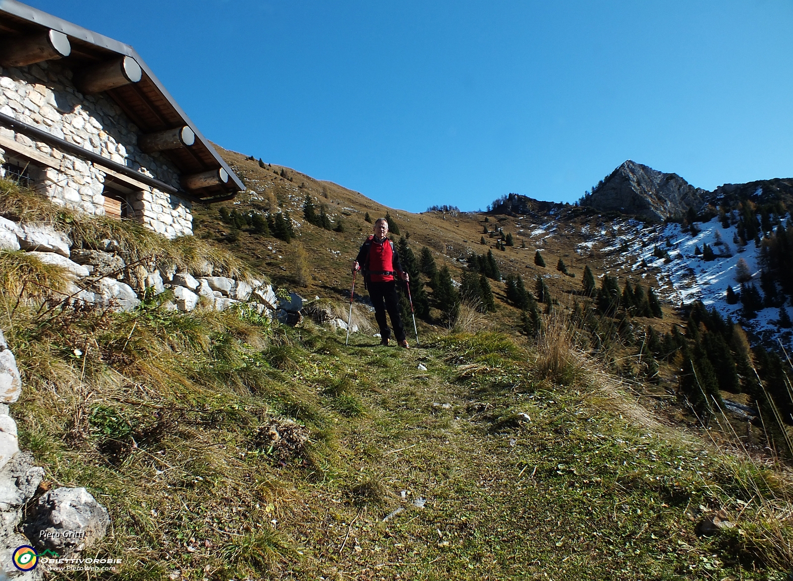 16 Baita-bivacco di Monte Secco (1837 m.)....JPG